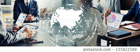 商業場景和全球網路概念。橫幅和廣告用視覺素材。 135822589