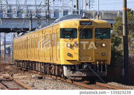 [JR West] 115 series 1000 series (Sanyo Main Line: Nakasho Station) 135823239