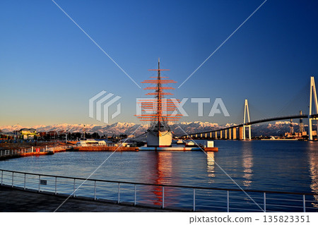 The winter Tateyama mountain range seen from Kaiwomaru Park Kaiwomaru 135823351