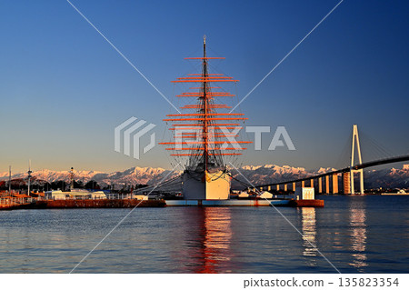 The winter Tateyama mountain range seen from Kaiwomaru Park Kaiwomaru 135823354