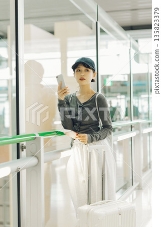 A woman leaving the airport for a trip (Photo courtesy of Kansai International Airport (KIX)) 135823379