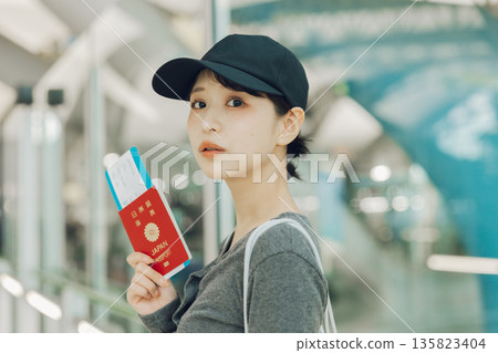 A woman leaving the airport for a trip (Photo courtesy of Kansai International Airport (KIX)) A woman leaving the airport for a trip (Photo courtesy of Kansai International Airport (KIX)) 135823404