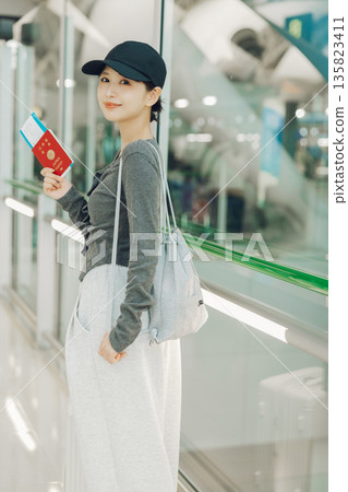A woman leaving the airport for a trip (Photo courtesy of Kansai International Airport (KIX)) 135823411