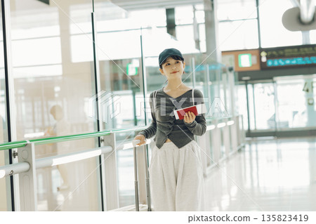 A woman leaving the airport for a trip (Photo courtesy of Kansai International Airport (KIX)) A woman leaving the airport for a trip (Photo courtesy of Kansai International Airport (KIX)) 135823419