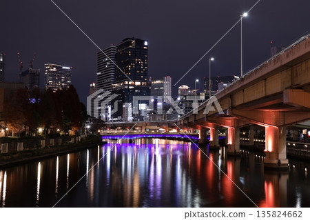 從土佐堀河眺望夜景 從土佐堀河眺望夜景 135824662