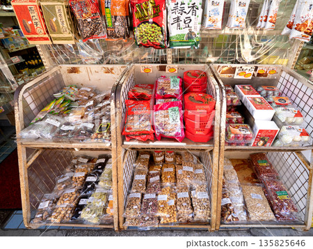 Chinese ingredients on display in Yokohama Chinatown, Kanagawa Prefecture Chinese ingredients on display in Yokohama Chinatown, Kanagawa Prefecture 135825646