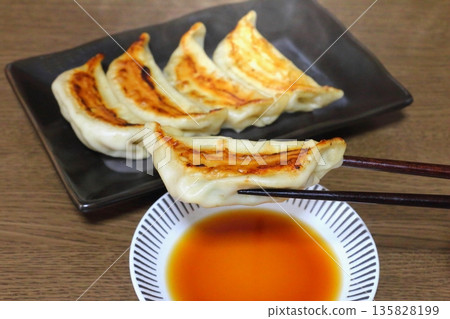熱餃子 熱餃子 135828199