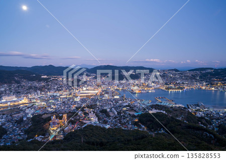 從稻佐山展望台眺望長崎夜景 135828553