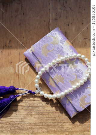 Purple-based pearl ladies' informal prayer beads and prayer bead case Purple-based pearl ladies' informal prayer beads and prayer bead case 135830103
