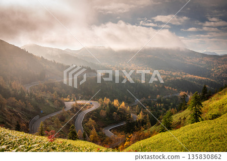 The Shiga-Kusatsu Highlands Route: A winding road with a spectacular view of Shibu Pass and a sea of clouds and autumn leaves The Shiga-Kusatsu Highlands Route: A winding road with a spectacular view of Shibu Pass and a sea of clouds and autumn leaves 135830862