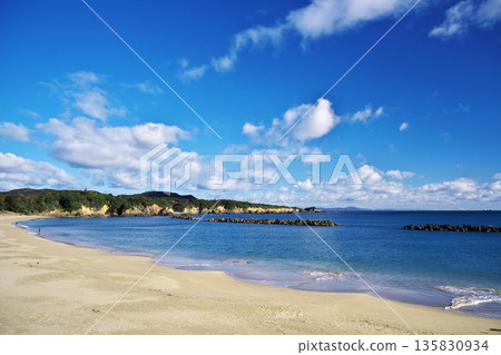 Ise-Shima in early winter: Blue skies and Chidorihama Beach 135830934