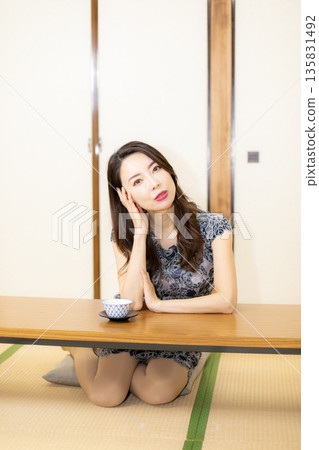 Japanese style inn and beautiful women Japanese style inn and beautiful women 135831492