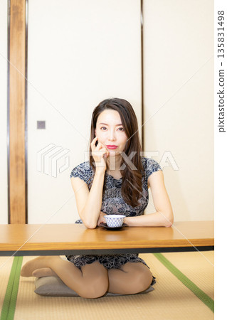 日式旅館和美女 135831498