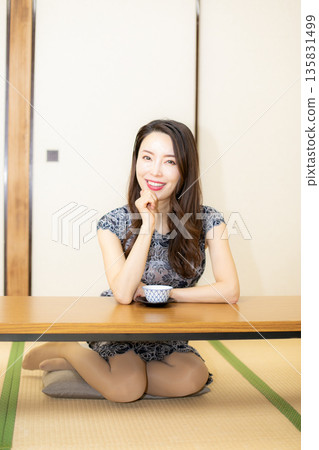 日式旅館和美女 135831499