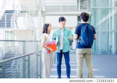 Male and female university students, vocational students, campus Male and female university students, vocational students, campus 135831631