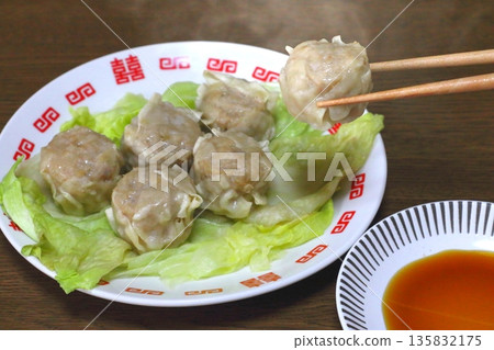 Hot shumai 135832175