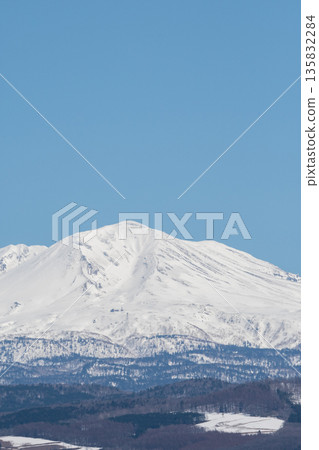 Snowy mountain peak on a sunny spring day, Mount Daisetsu 135832284