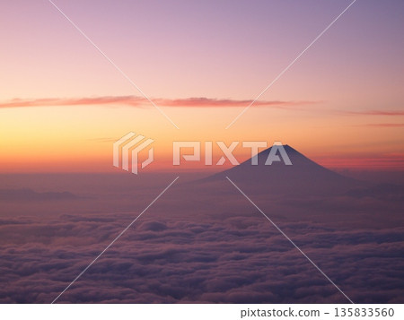 Summer sunrise and Mt. Fuji seen from Kitadake in the Southern Alps Summer sunrise and Mt. Fuji seen from Kitadake in the Southern Alps 135833560