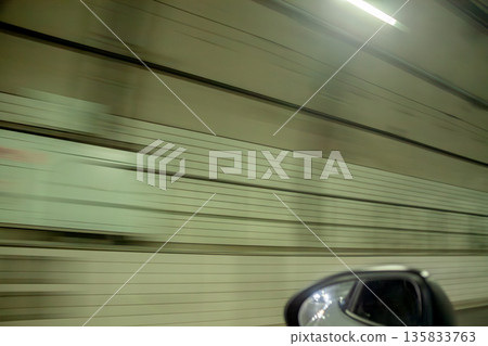 高速公路隧道內 高速公路隧道內 135833763