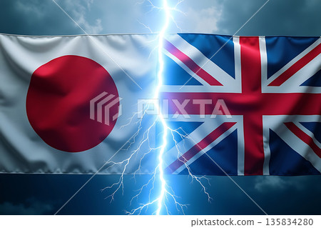 一道蒼白的閃電劃破了日本國旗和英國國旗之間的空隙。 135834280