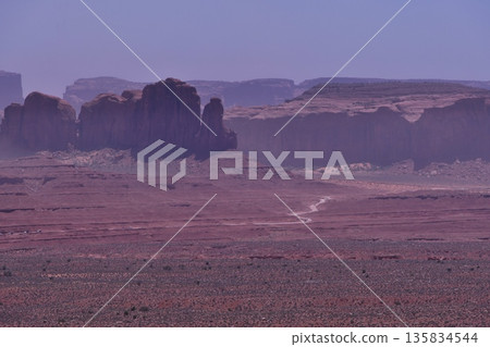 紀念碑谷、山谷大道和睡著的史努比 135834544