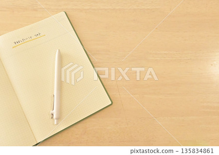 一本記錄願望和快樂的筆記本。感恩練習冊。一本記錄願望和快樂的筆記本。感恩練習冊。習慣。心理健康。 一本記錄願望和快樂的筆記本。感恩練習冊。一本記錄願望和快樂的筆記本。感恩練習冊。習慣。心理健康。 135834861