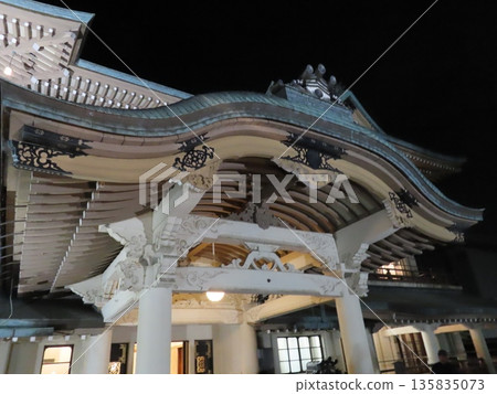 琵琶湖大塚,滋賀郡第一家國際旅遊飯店,琵琶湖賓館(原琵琶湖飯店),主入口上方屋頂,夜景 琵琶湖大塚,滋賀郡第一家國際旅遊飯店,琵琶湖賓館(原琵琶湖飯店),主入口上方屋頂,夜景 135835073