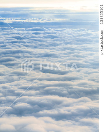 從空中俯瞰雲海 135835101