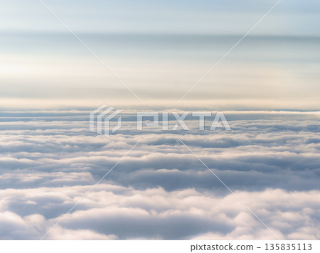 Aerial view of the sea of clouds 135835113