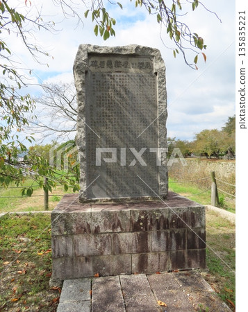 津山城，角山公園，美作國。這座城堡位於苫田郡津山市，是國家歷史遺跡，也是著名的賞櫻勝地。它由森忠政建造。 135835221