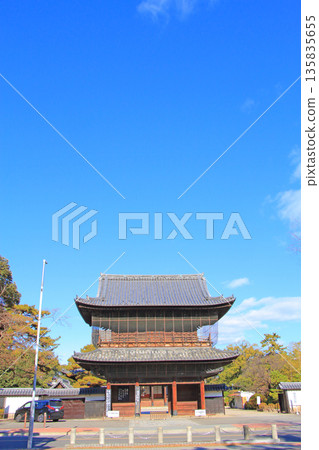 View of the Sanmon Gate of Kenchu-ji Temple along the Cultural Path in Nagoya, Aichi Prefecture View of the Sanmon Gate of Kenchu-ji Temple along the Cultural Path in Nagoya, Aichi Prefecture 135835655