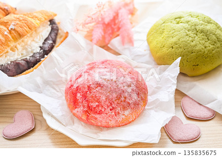 Deep-fried bread topped with strawberry sugar 135835675