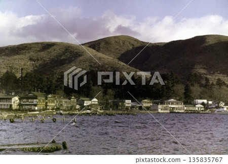1961年的老照片，箱根蘆之湖街景 135835767