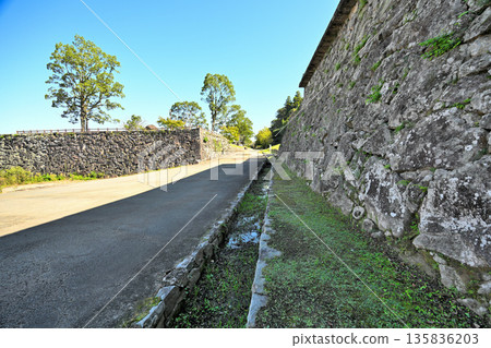 Higo "Hitoyoshi Castle" - View of the enclosure and stone walls 135836203