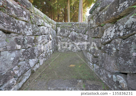 Higo "Hitoyoshi Castle" - View of the enclosure and stone walls Higo "Hitoyoshi Castle" - View of the enclosure and stone walls 135836231
