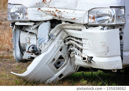 事故汽車圖像廢汽車圖像 事故汽車圖像廢汽車圖像 135838082