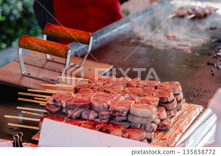 Beef skewer grilled teppanyaki charcoal grilled stall Beef skewer grilled teppanyaki charcoal grilled stall 135838772