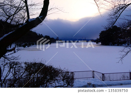 Evening view of Takamatsu Pond in Morioka City, Iwate Prefecture. Bears also appear in the area where swans migrate. Evening view of Takamatsu Pond in Morioka City, Iwate Prefecture. Bears also appear in the area where swans migrate. 135839750