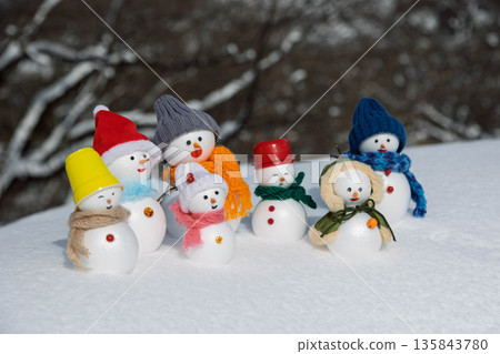 Lots of snowmen Lots of snowmen 135843780