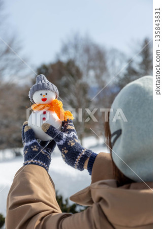 Hold up a snowman Hold up a snowman 135843831