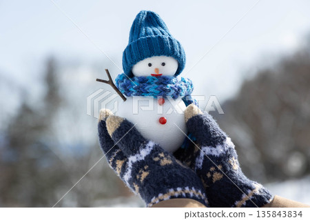 舉起一個雪人 舉起一個雪人 135843834