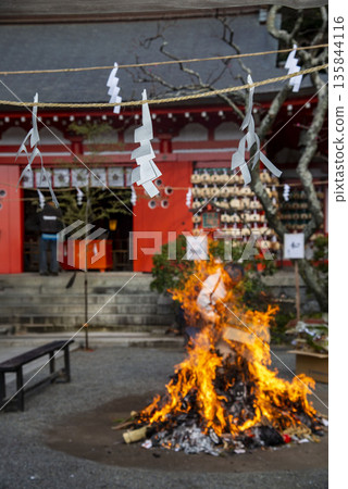 鎌倉 26115 江良天神社 2 左義長儀式 135844116