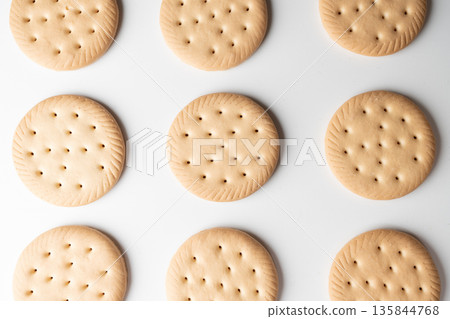 白色背景上的食材 135844768