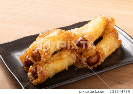 Vienna sausage, cheese, fries (gyoza skin) 135844789