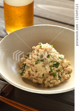 鮪魚蛋黃醬馬鈴薯沙拉 135845121