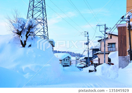 The strongest cold wave hits the city in a snowy region The strongest cold wave hits the city in a snowy region 135845929