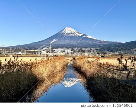 Mount Fuji seen from the stream Mount Fuji seen from the stream 135846001