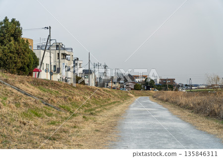 東京城市景觀：住宅區的步道 135846311