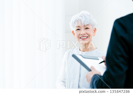Senior woman receiving explanation 135847286