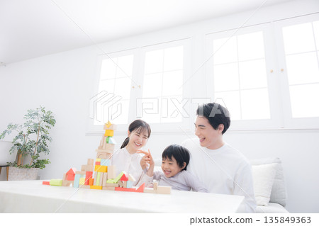 透過家庭育兒體驗，探索孩子的好奇心和挑戰，培養他們的非認知能力！ 135849363